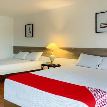 Hotel Penticton Granada Inn מראה חיצוני תמונה