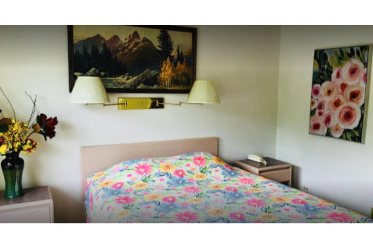 Hotel Penticton Granada Inn מראה חיצוני תמונה